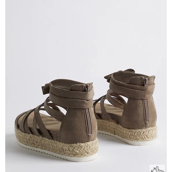 New Torrid STRAPPY FLATFORM SANDAL (WW) 8 - Picture 5 of 7